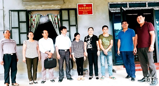 Hội nông dân huyện Phù Yên trao nhà "Mái ấm cho hội viên nông dân nghèo" tại xã Mường Cơi