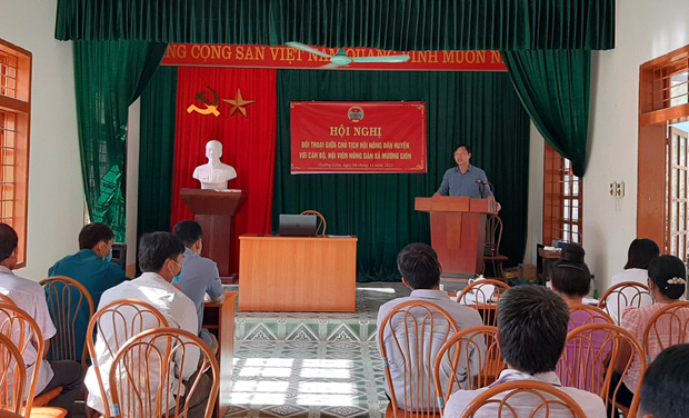Hội nghị đối thoại giữa Chủ tịch Hội Nông dân huyện Quỳnh Nhai với cán bộ, hội viên nông dân xã Mường Giôn