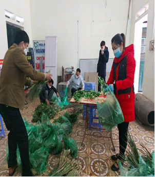 Hội Nông dân thị trấn Yên Châu tích cực tham gia hỗ trợ F0 tại nhà