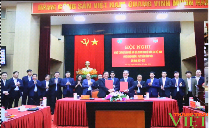 Description: Hội Nông dân Việt Nam ký kết chương trình phối hợp với Bộ Nông nghiệp PTNT hỗ trợ nông dân phát triển kinh tế - Ảnh 5.